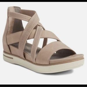 Eileen Fisher Skill Strappy Sandals in Brown Sz 7 NWOT